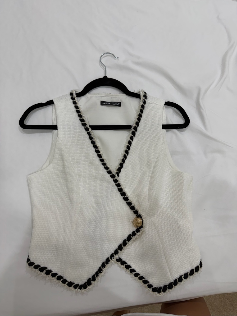 SHEIN White Textured V-Neck Sleeveless Vest with Black Braid Trim